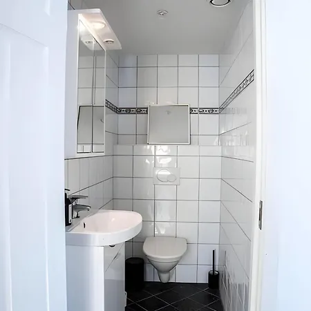 Spacious Waterfront Apartmnet Μπέργκεν
