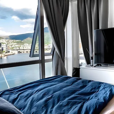 Spacious Waterfront Apartmnet דירה